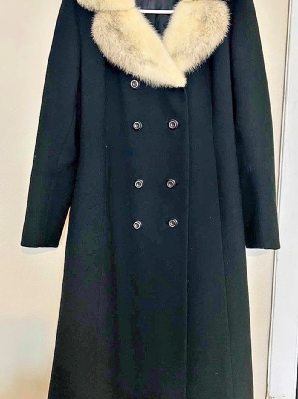 Vintage Elegant Black Long Wool Coat with Genuine Fur Collar